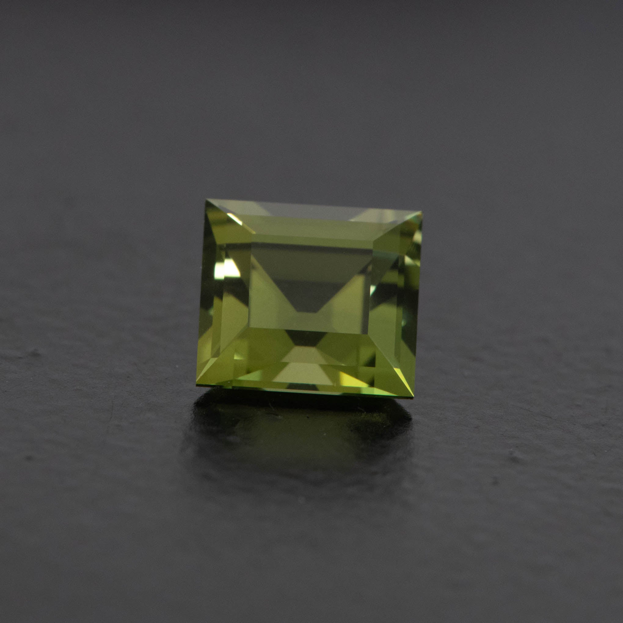 Green Baguette Sapphire 1.29ct  [S.G.BA.2230]