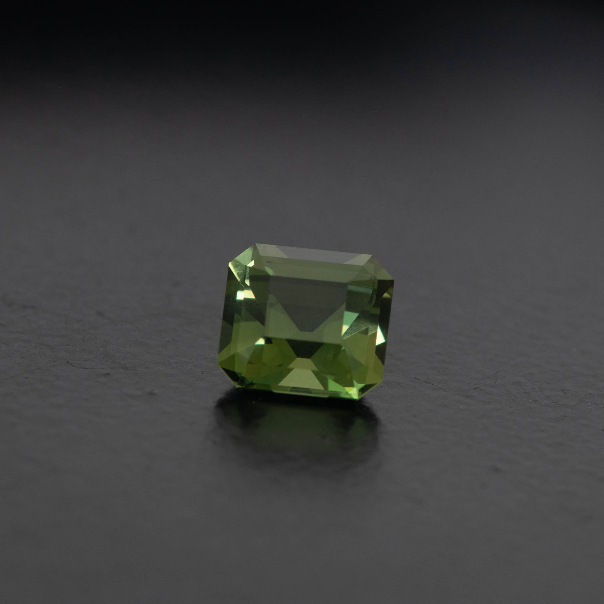 Green Emerald Sapphire 1.55ct  [S.G.E.2231]