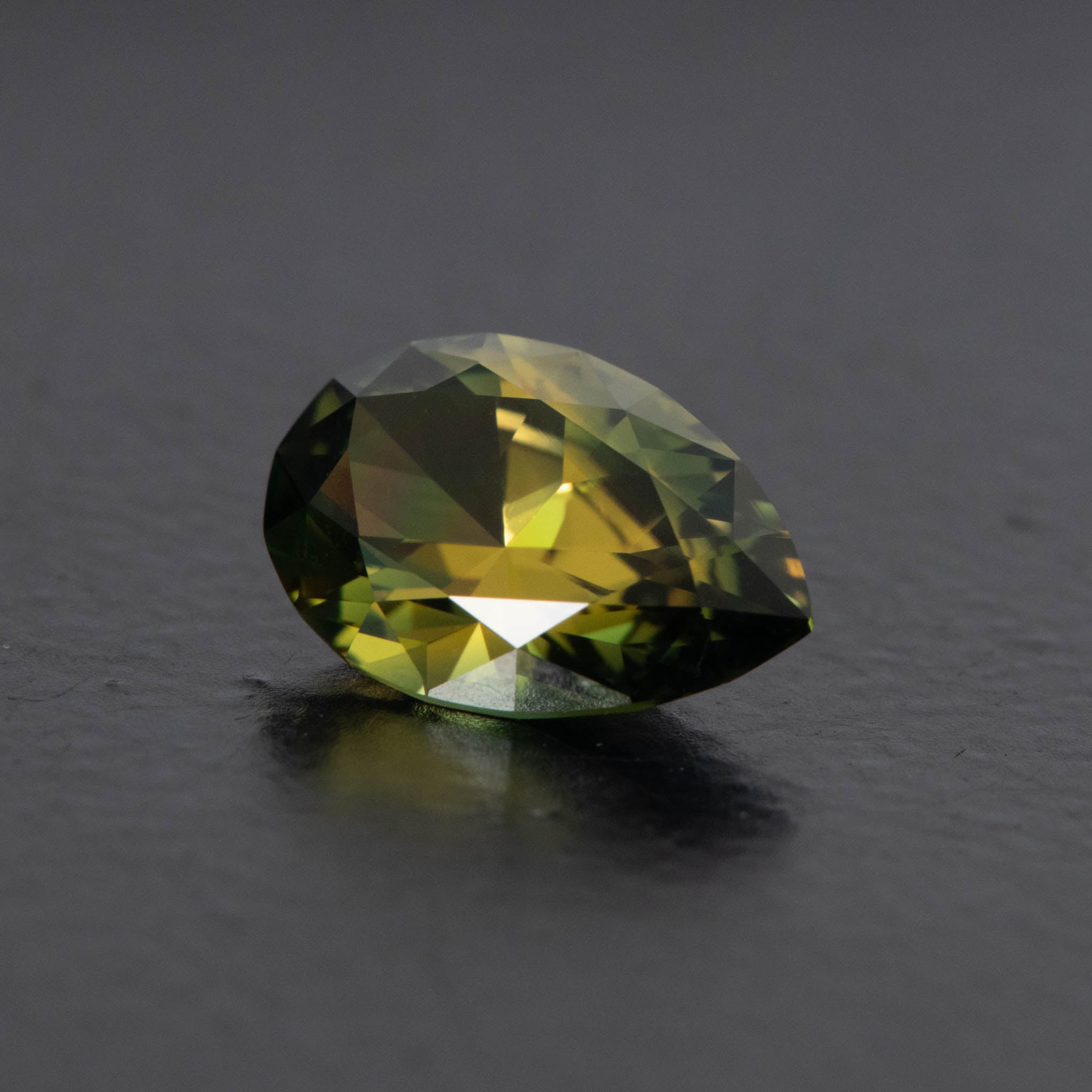 Parti Pear Sapphire 1.7ct  [S.P.PE.2235]