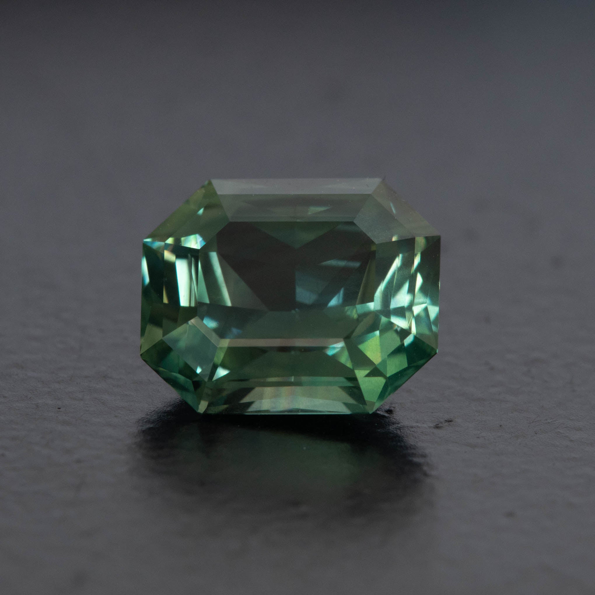 Green Radiant Sapphire 3.06ct  [S.G.RD.2242]