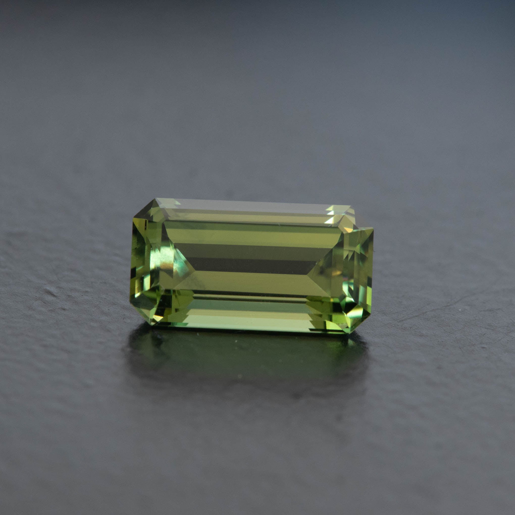 Green Emerald Sapphire 2ct  [S.G.E.2248]