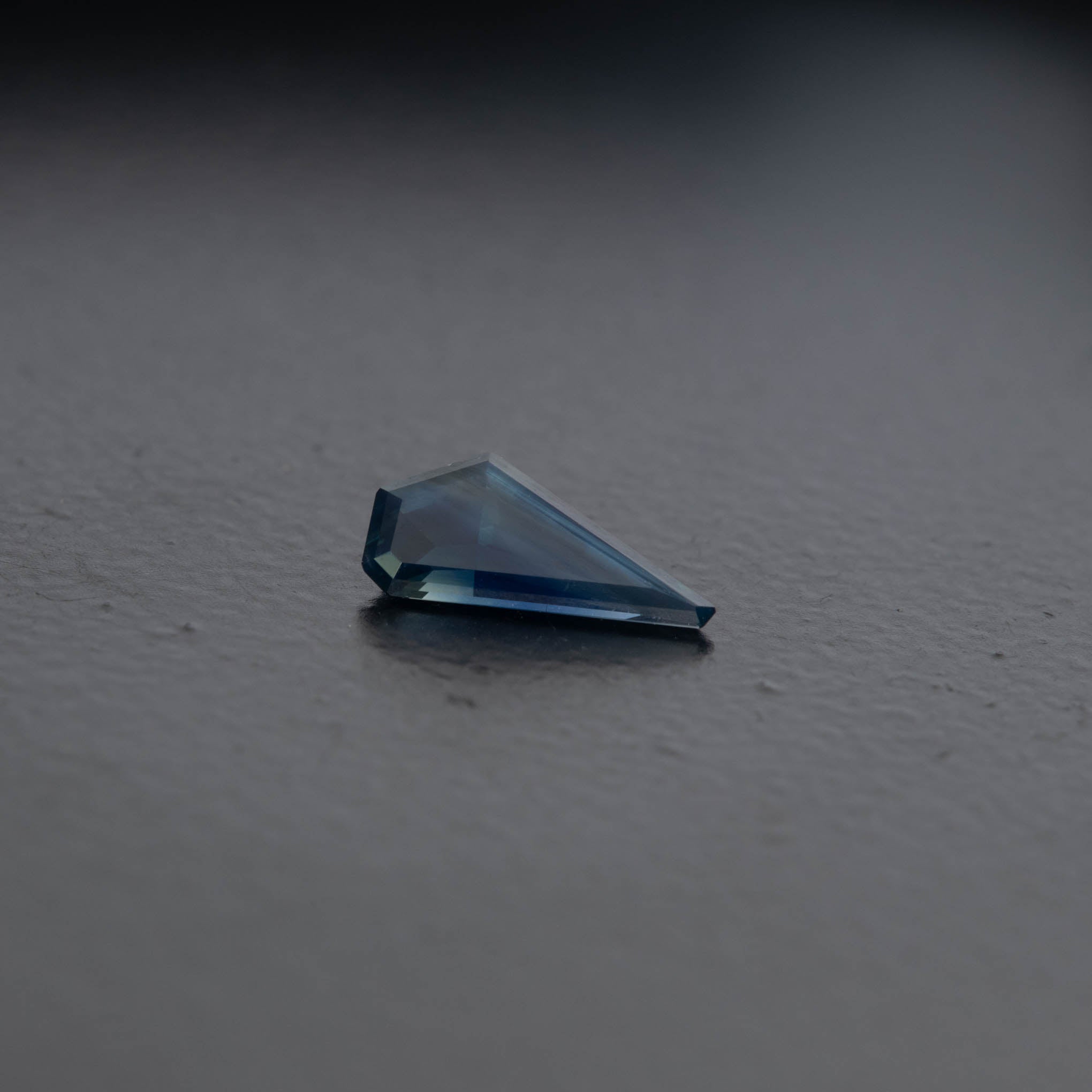 Blue Free Form Sapphire 0.52ct  [S.B.FF.2250]