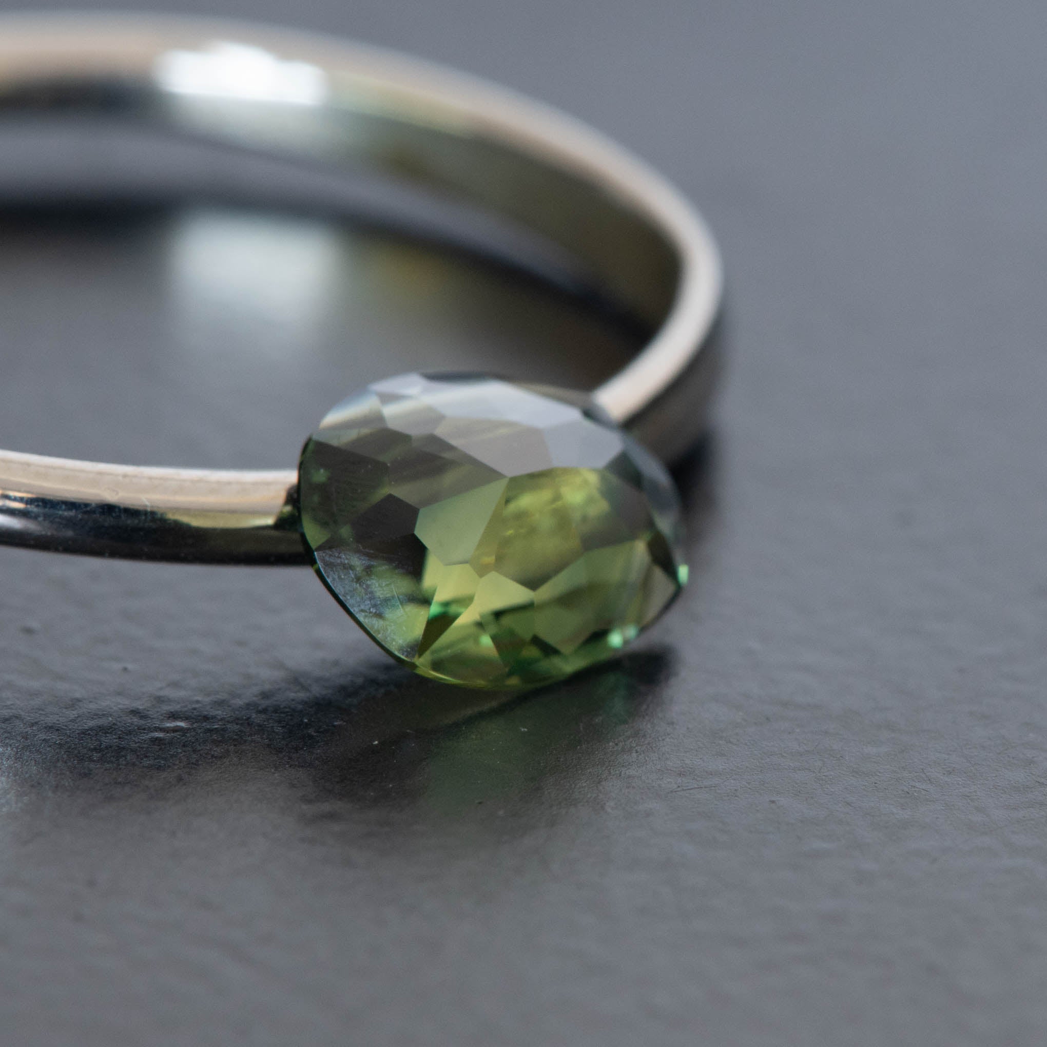 Green Rose Free Form Sapphire 0.95ct  [S.G.FF.2256]