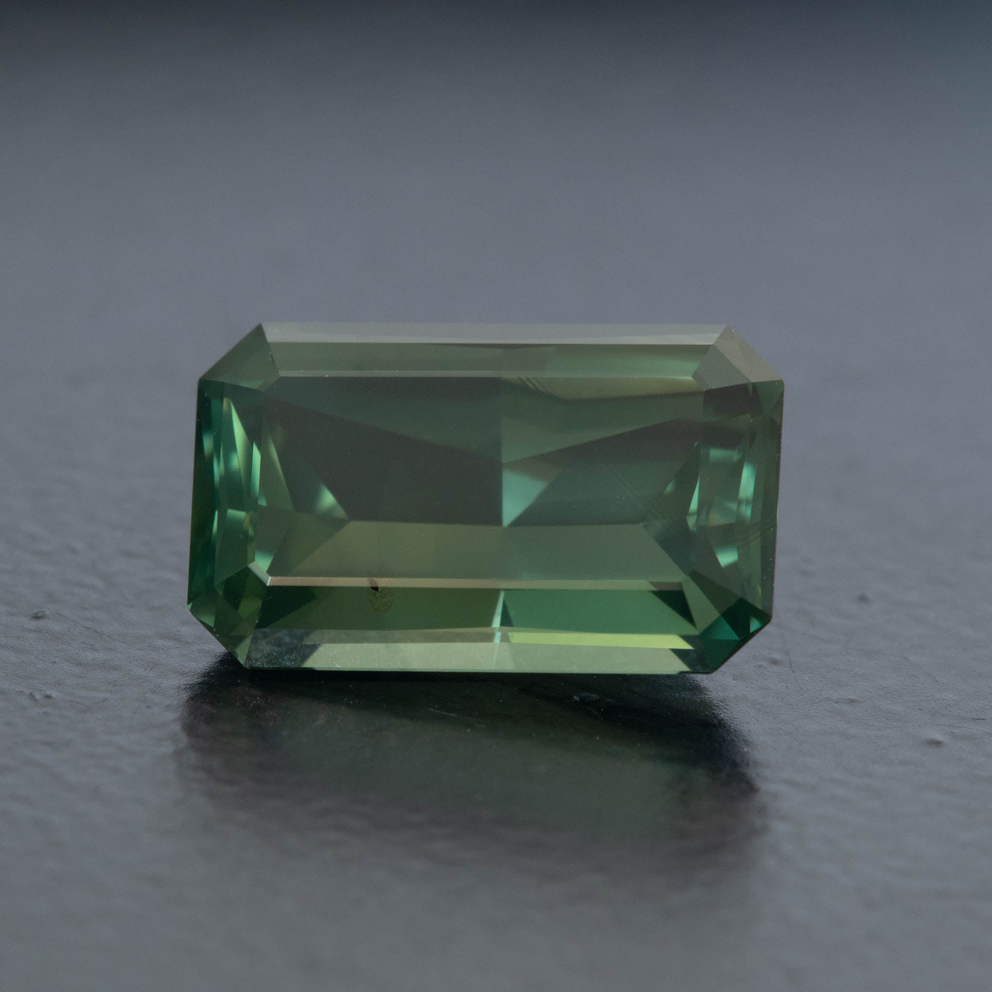 Green Radiant Sapphire 5.06ct  [S.G.RD.2260]