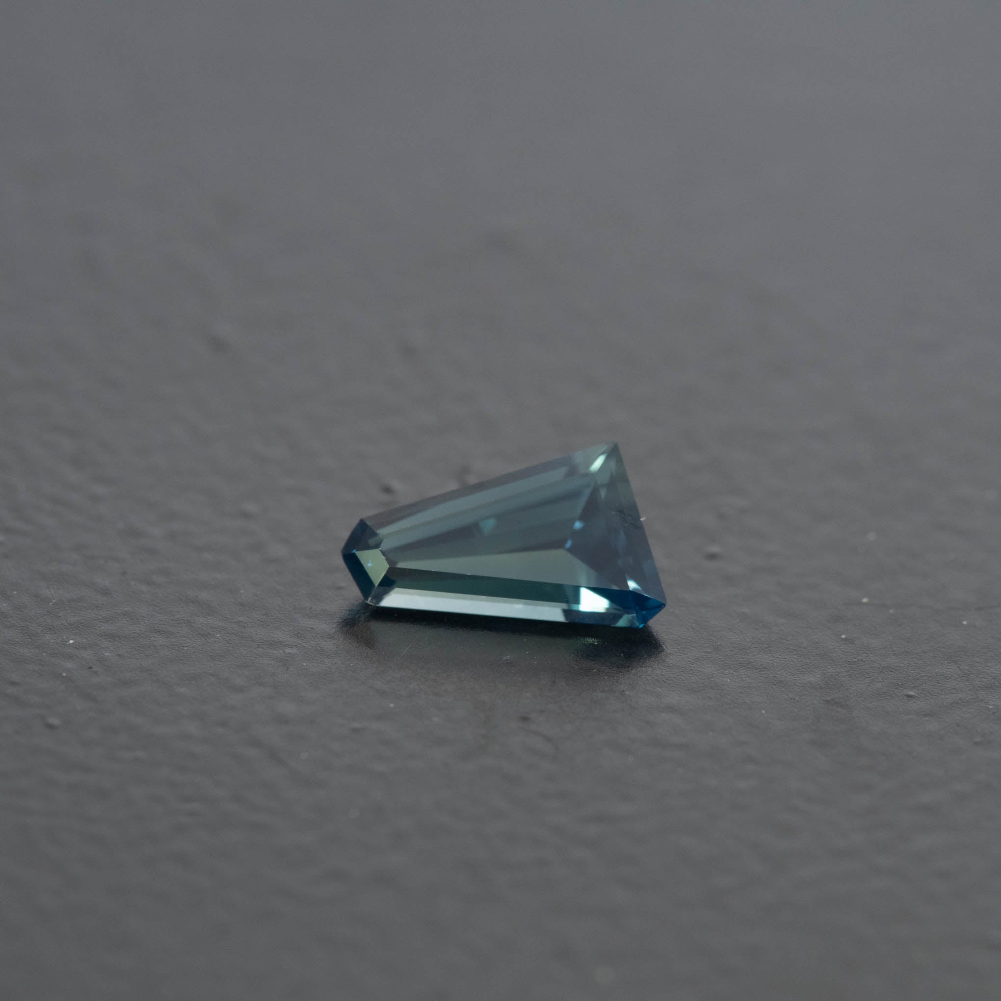 Teal Free Form Sapphire 0.51ct  [S.T.FF.2265]