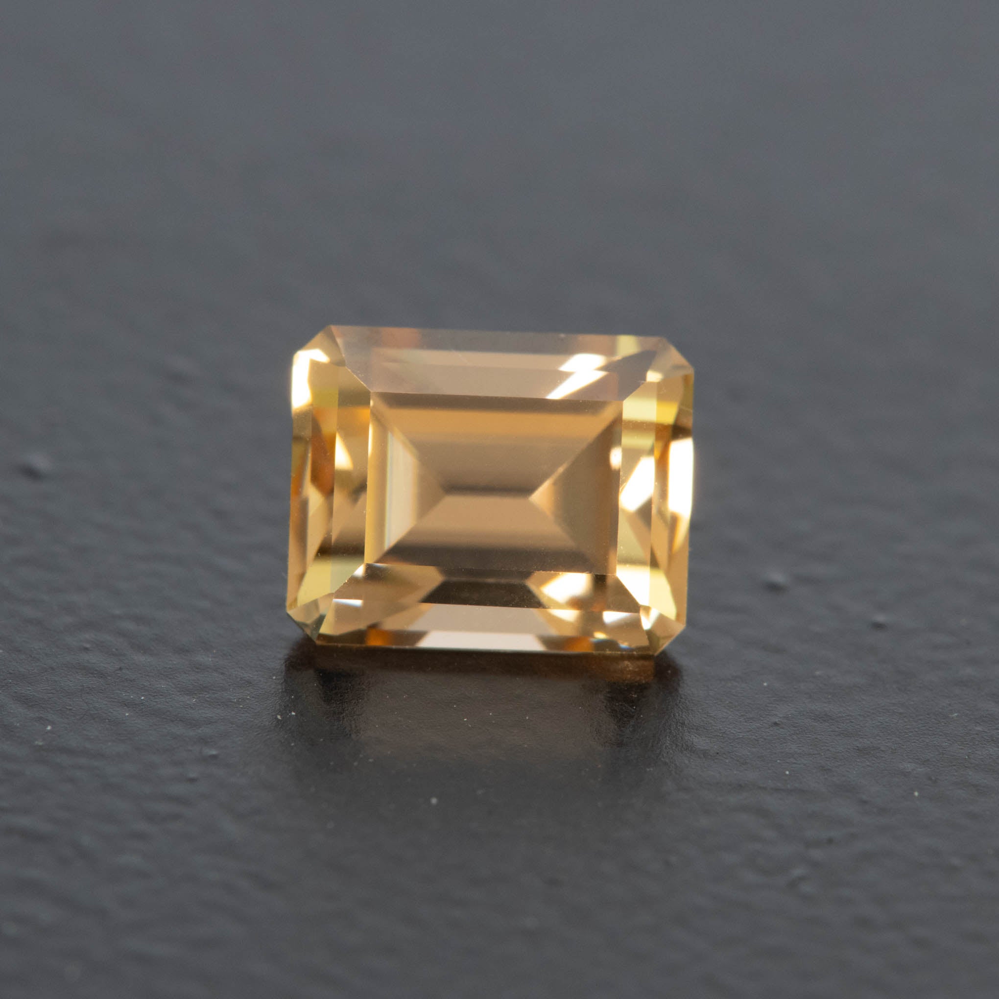 Champagne Emerald Zircon 2.55ct  [Z.G.E.2274]