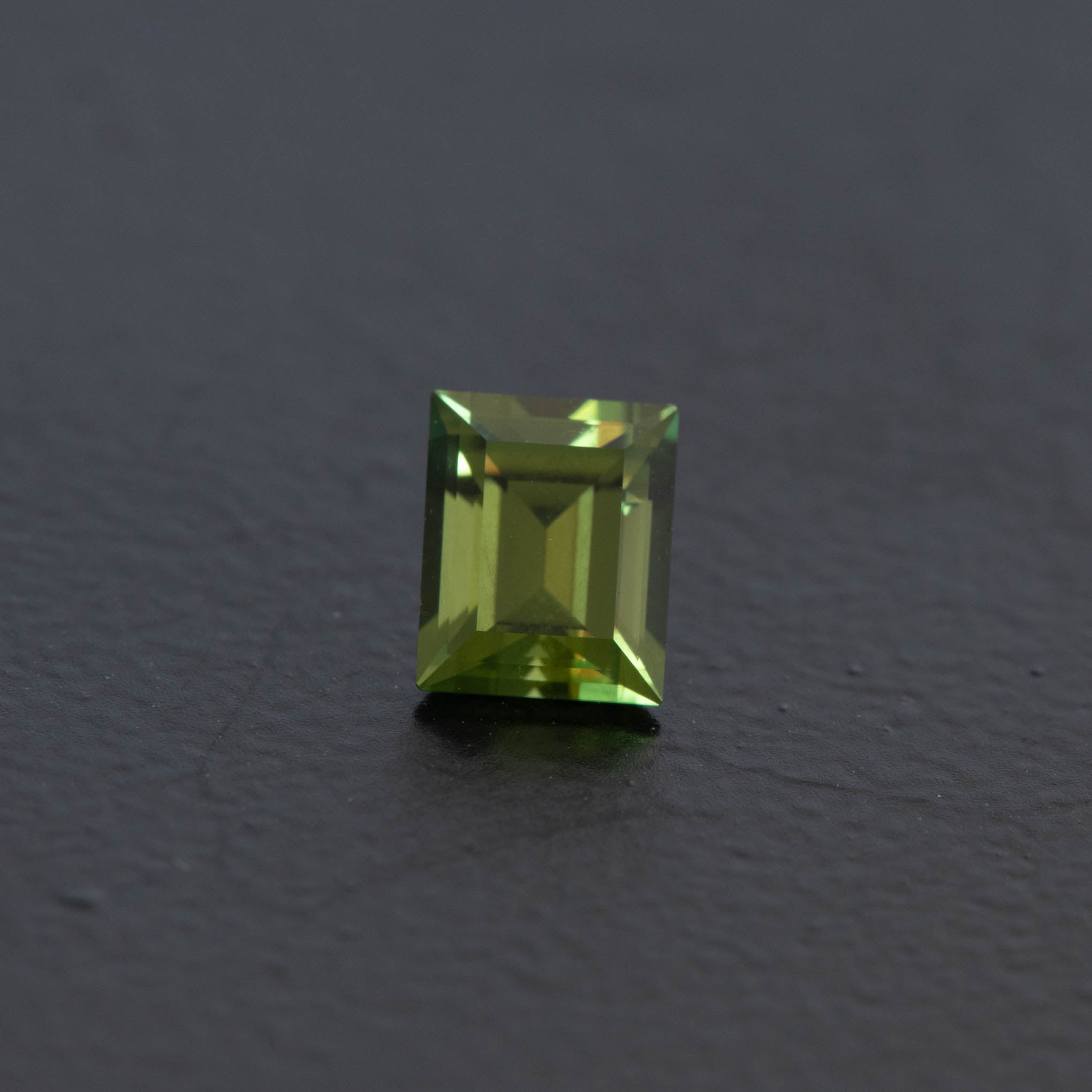 Green Emerald Sapphire 0.84ct  [S.G.BA.2281]