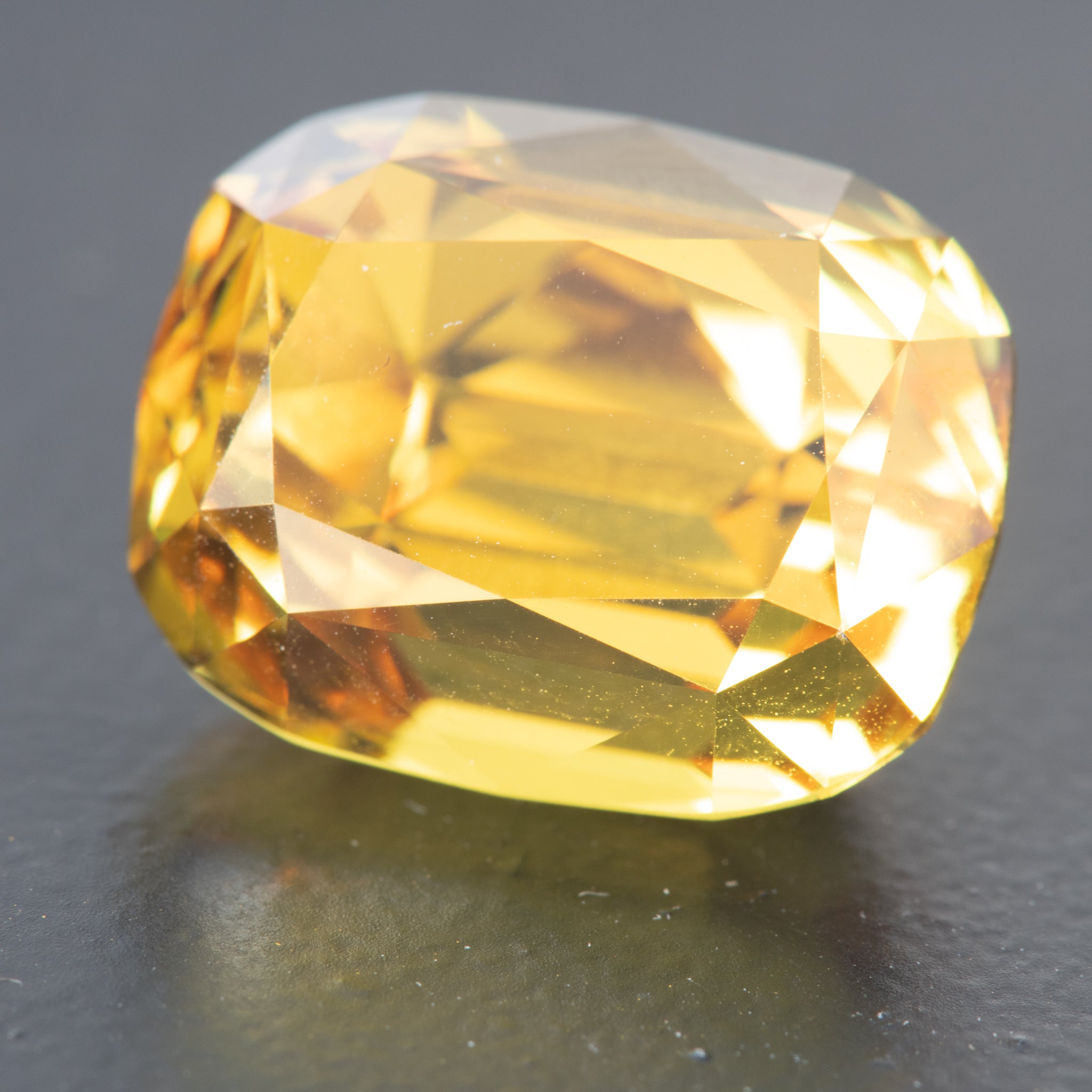 Yellow Cushion Sapphire 19.91ct [S.Y.C. 380]