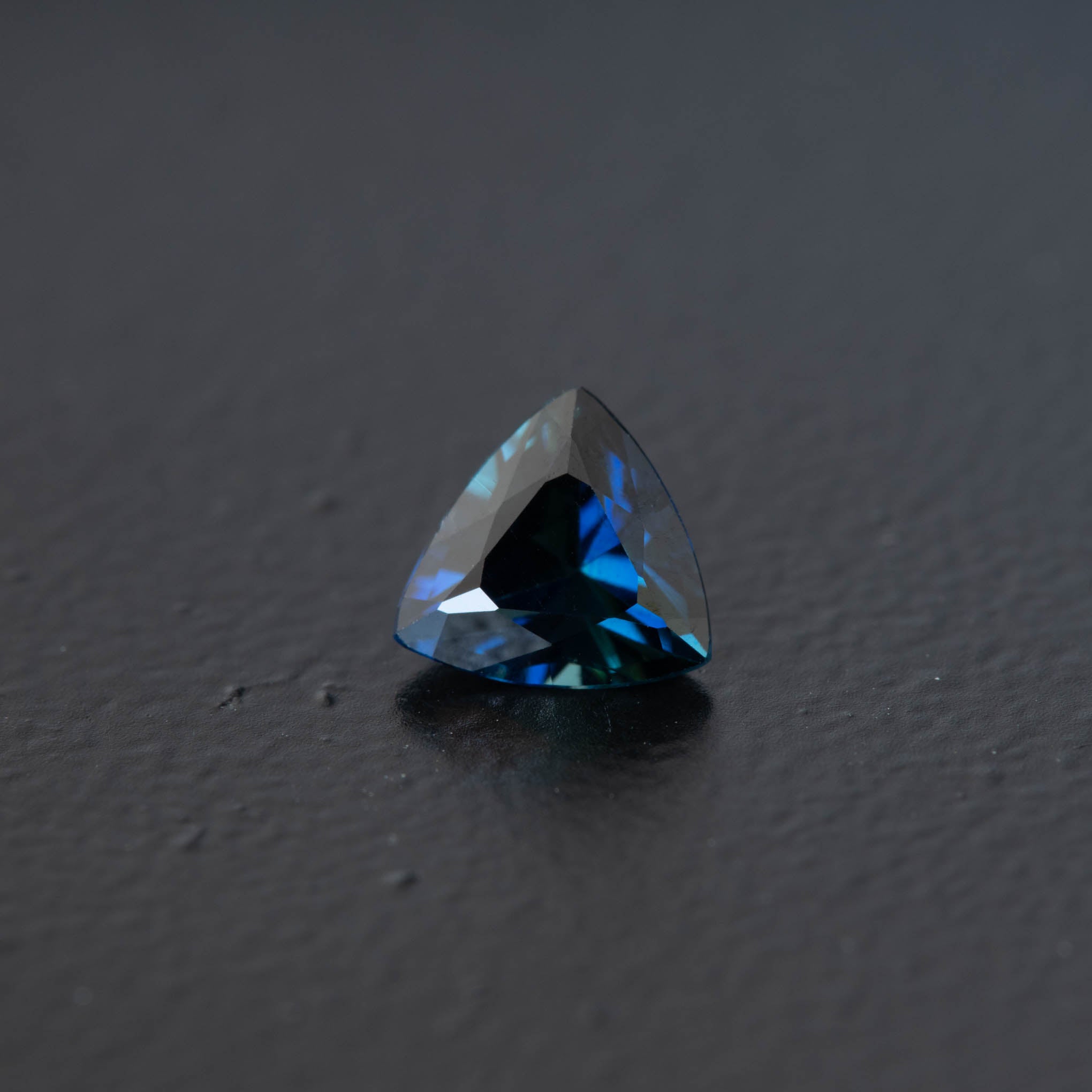 Blue Trilliant Sapphire 0.80ct (S.B.T.446)