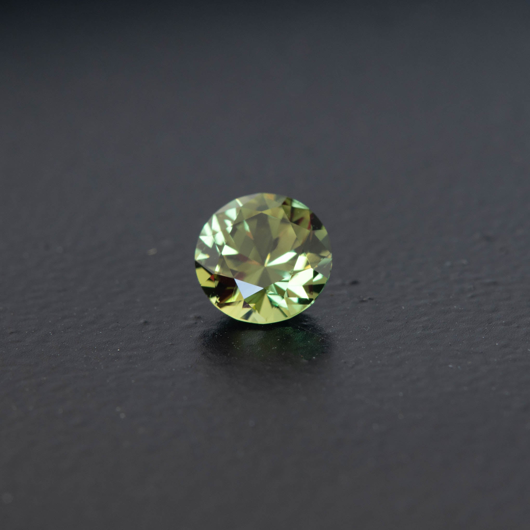 Green Brilliant Sapphire 0.96ct [S.G.BR.502]