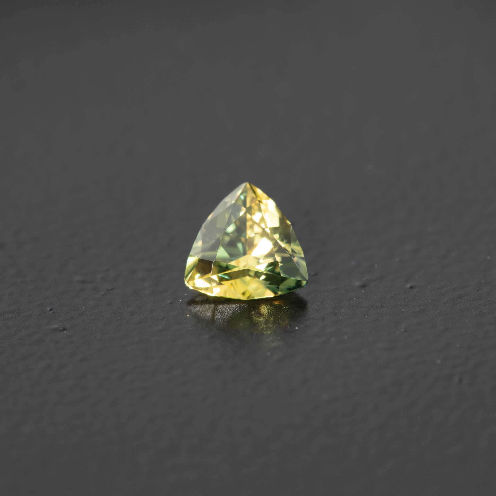 Parti Trilliant Sapphire 0.65ct (S.P.T.586)