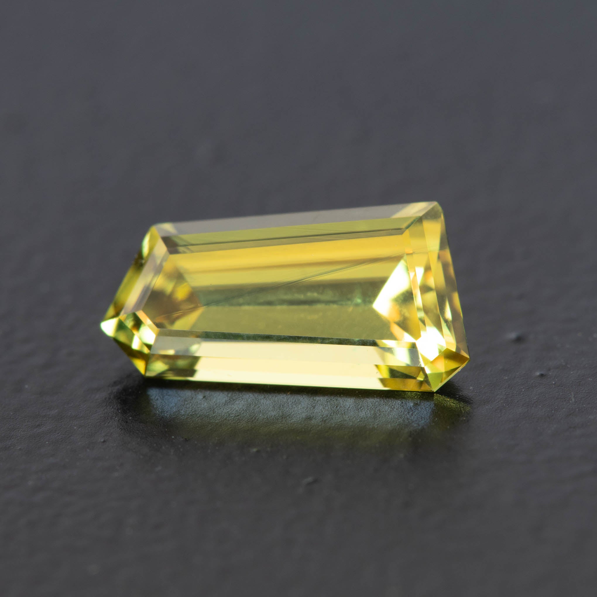 Yellow Free Form Sapphire 1.99ct (S.Y.FF.691)