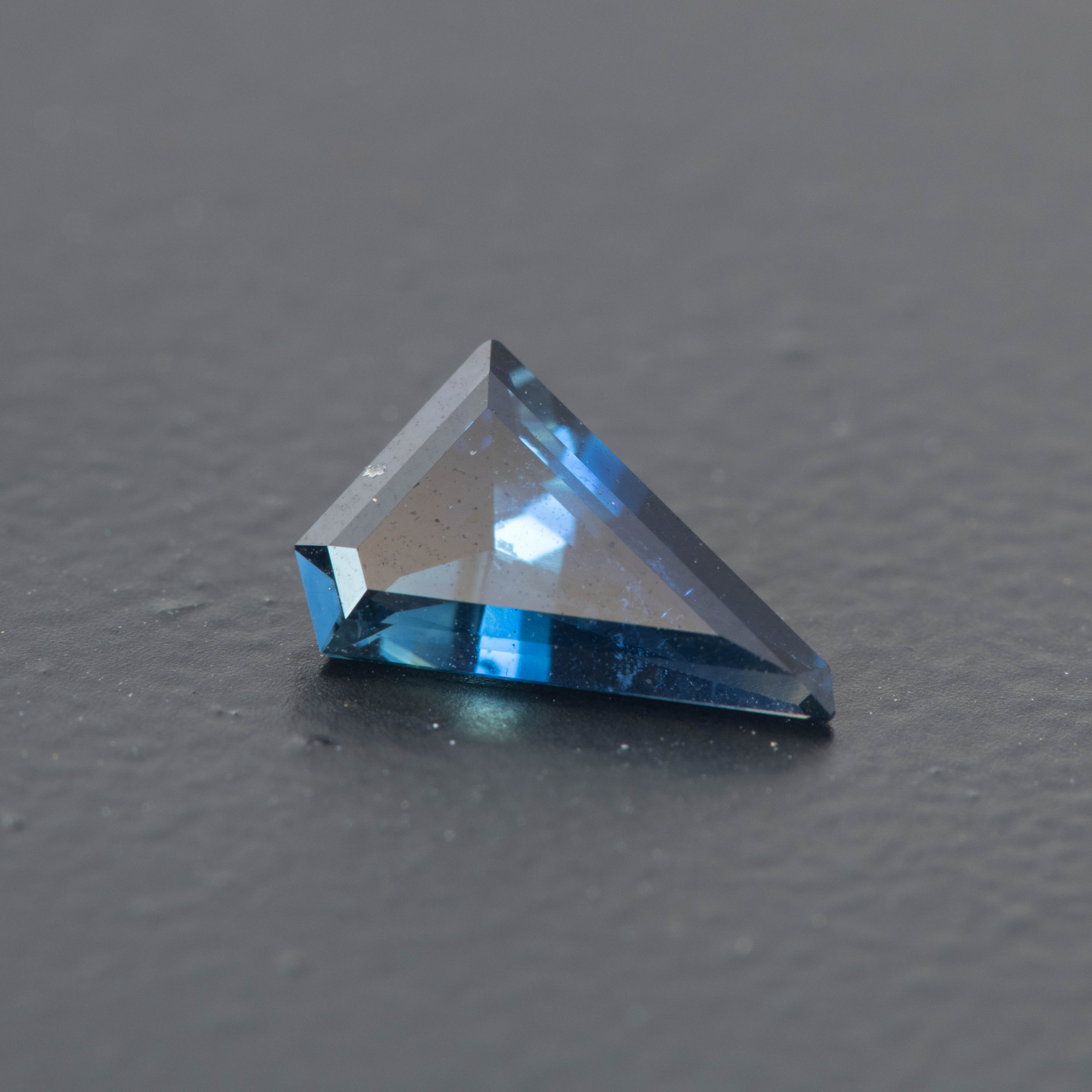 Blue Free Form Sapphire 0.80ct (S.B.FF.814)