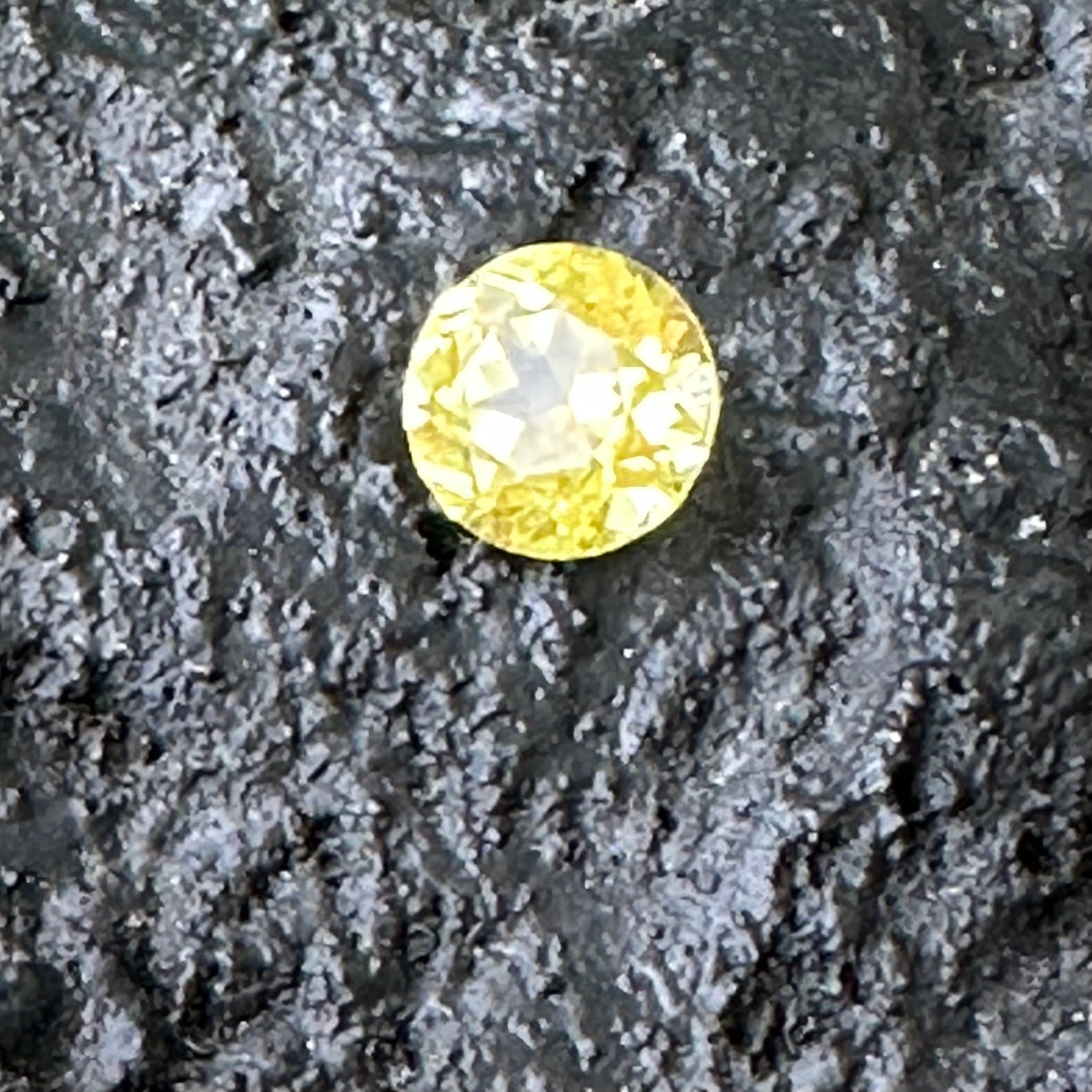 Yellow Brilliant Sapphire 0.61ct [S.Y.BR.1046]