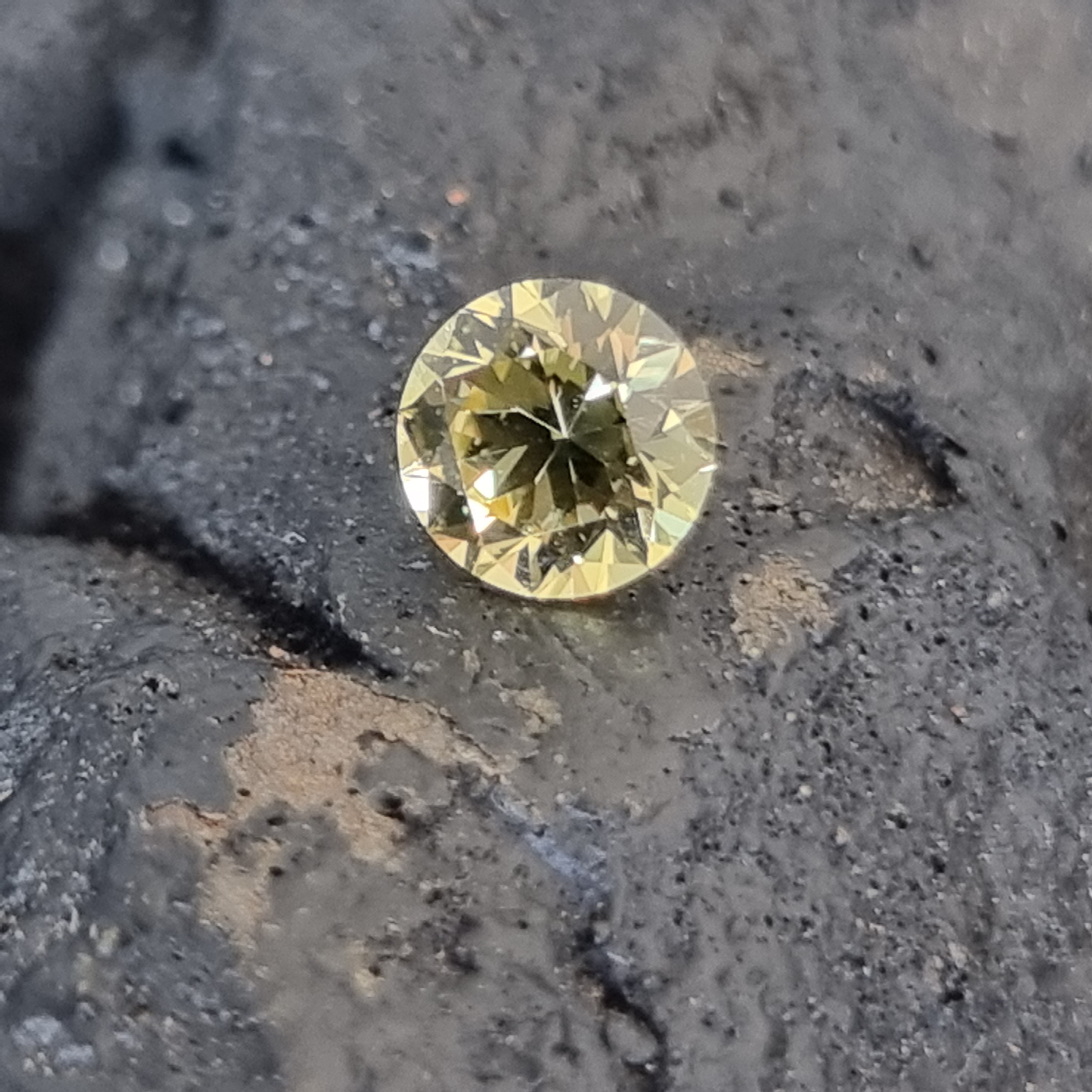 Yellow Brilliant Sapphire 0.75ct (S.Y.BR.212)